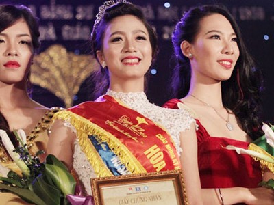 Hoa khôi Sư phạm đăng quang nhờ câu hỏi về phẫu thuật thẩm mỹ Hoa khôi Sư phạm đăng quang nhờ câu hỏi về phẫu thuật thẩm mỹ