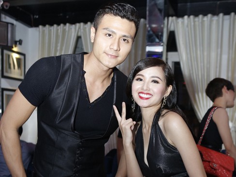 Siêu mẫu Vĩnh Thụy 'tái xuất' mừng Tâm Tít làm bà chủ Siêu mẫu Vĩnh Thụy 'tái xuất' mừng Tâm Tít làm bà chủ