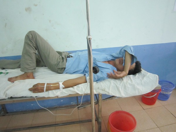 Vượt đèn đỏ, hành hung nhân viên gác chắn đường sắt Vượt đèn đỏ, hành hung nhân viên gác chắn đường sắt