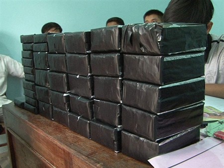Đối tượng khai nhận vận chuyển hàng nghìn bánh heroin Đối tượng khai nhận vận chuyển hàng nghìn bánh heroin