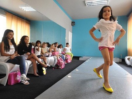 Công nghệ đào tạo hoa hậu của Venezuela, Ấn Độ, Nhật Bản Công nghệ đào tạo hoa hậu của Venezuela, Ấn Độ, Nhật Bản