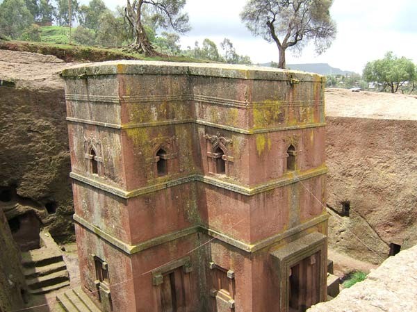Thánh đường Lalibela giữa lòng đá nham thạch Thánh đường Lalibela giữa lòng đá nham thạch