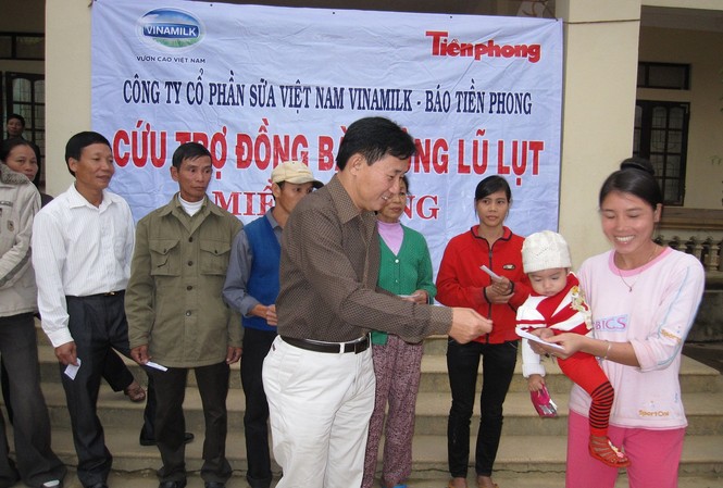 Vinamilk, Tiền Phong đến với bà con vùng lũ Vũ Quang, Can Lộc Vinamilk, Tiền Phong đến với bà con vùng lũ Vũ Quang, Can Lộc