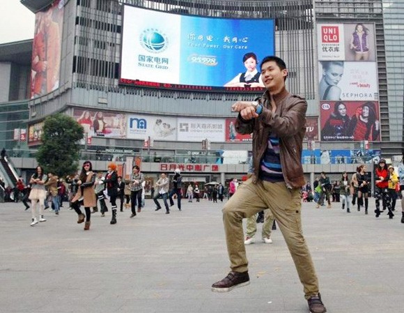 Nhảy Gangnam Style cầu hôn bạn gái Nhảy Gangnam Style cầu hôn bạn gái