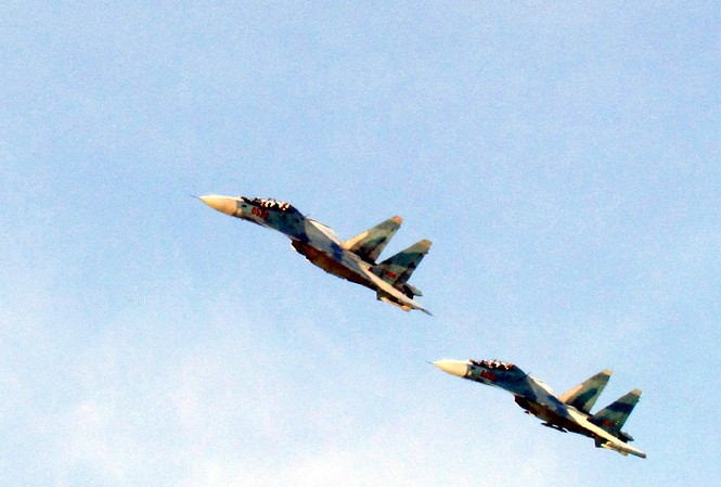 Tiêm kích SU-30 tuần tra tại Trường Sa Tiêm kích SU-30 tuần tra tại Trường Sa