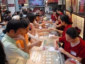 Giá vàng trong nước đi ngược chiều giá thế giới Giá vàng trong nước đi ngược chiều giá thế giới