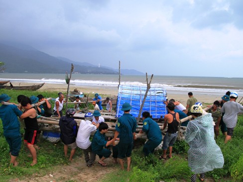 Bão Haiyan chưa đổ bộ, miền Trung đã gia tăng thiệt hại Bão Haiyan chưa đổ bộ, miền Trung đã gia tăng thiệt hại