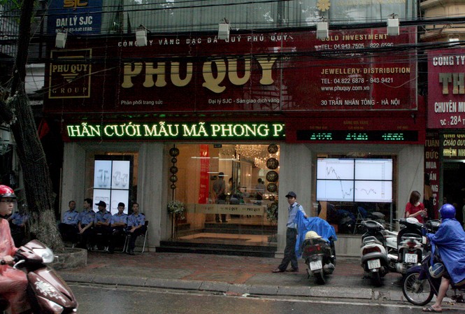 Vẫn giao dịch vàng miếng bình thường Điểm giao dịch Công ty Phú Quý vắng hoe, bảo vệ nhàn tênh