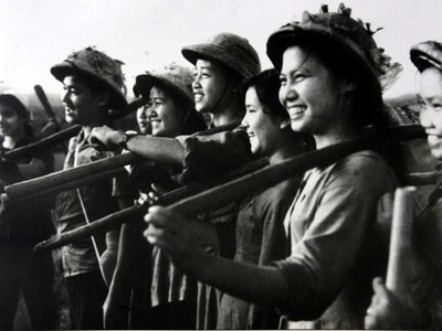 Tăng trợ cấp cho thanh niên xung phong Thanh niên xung phong Thủ đô Hà Nội trong tuyến lửa Nghệ An (1965)