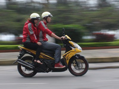 Những thói quen xấu khi điều khiển xe máy (PII) Những thói quen xấu khi điều khiển xe máy (PII)