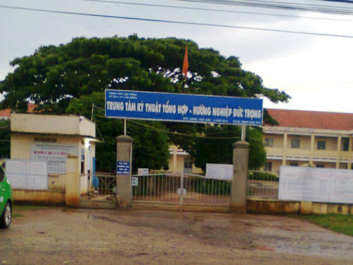 Lưu ban hai năm lớp 10, đình chỉ học một năm, lên thẳng lớp 12 Lưu ban hai năm lớp 10, đình chỉ học một năm, lên thẳng lớp 12