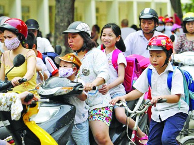 Xử phạt không đội mũ bảo hiểm cho trẻ: Thay đổi ý thức phụ huynh Xử phạt không đội mũ bảo hiểm cho trẻ: Thay đổi ý thức phụ huynh