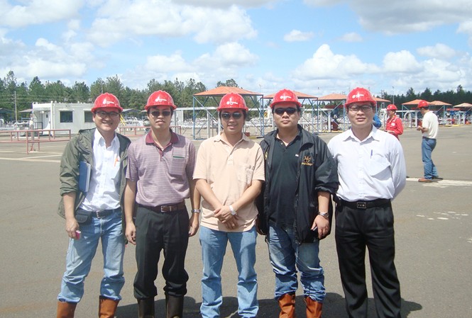 Bên lề một dự án lớn Lớp thợ trẻ lần đầu có mặt tại công trình Junin 2 tại Oricono Ảnh của Nguyễn Văn Bài