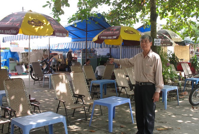 11 năm chưa thỏa lý, tình Ông Trường Xuân Vinh chỉ vị trí nhà cũ của ông, nay cho thuê bán cà phê