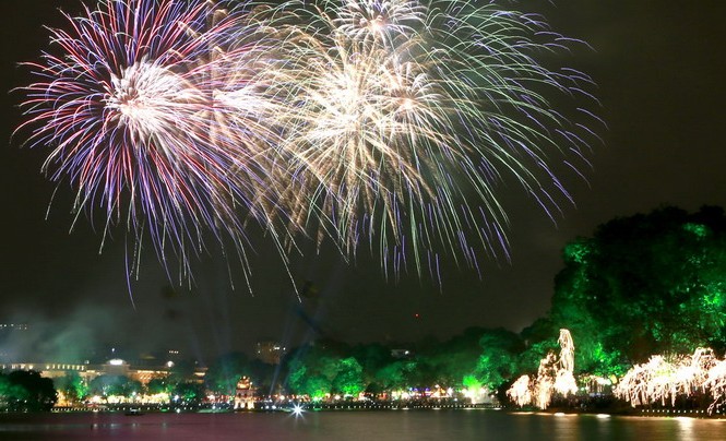 Chào Xuân Giáp Ngọ 2014 Pháo hoa đêm giao thừa chào đón năm Giáp Ngọ. Ảnh: Hồng Vĩnh
