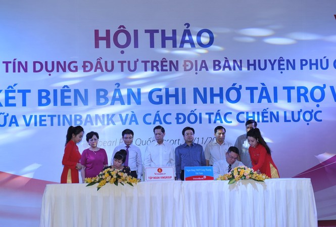 Vietinbank giúp Phú Quốc mời gọi doanh nghiệp Vietinbank và các đối tác tại lễ ký biên bản ghi nhớ tại Phú Quốc.