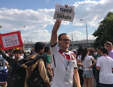 Một sinh viên Việt Nam bị khởi tố vì bán vé World Cup trái phép Một sinh viên Việt Nam bị khởi tố vì bán vé World Cup trái phép