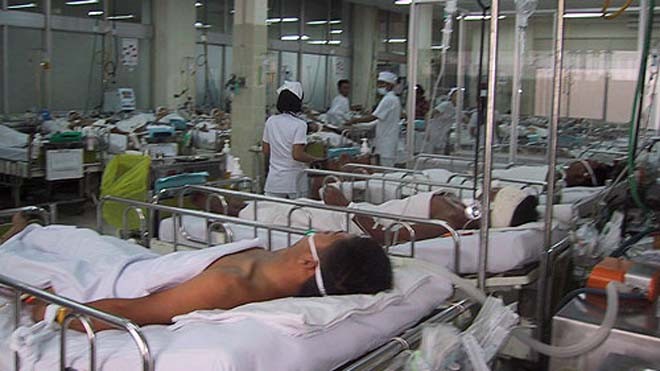 Bi hài của bác sĩ khoa cấp cứu trực Tết Ngày tết rất nhiều bác sĩ vẫn phải tất bật với công việc của mình. Ảnh: TL
