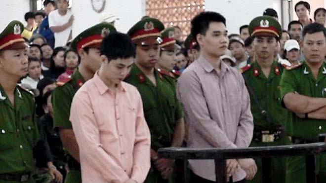 Tử hình hai kẻ giết người tình đồng tính, chặt xác phi tang Tâm và Điển tại phiên tòa.