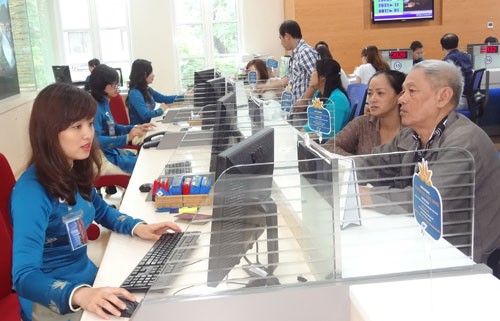 Lật tẩy mánh lừa vé máy bay tết Các hãng hàng không khuyến cáo khách hàng cần mua vé tại các đại lý chính thức hoặc trên website của các hãng - Ảnh: Mai Vọng