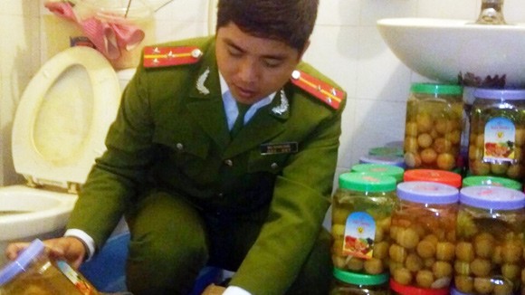 Chanh muối chất lượng cao... “ủ” trong nhà vệ sinh Chanh muối chất lượng cao... “ủ” trong nhà vệ sinh