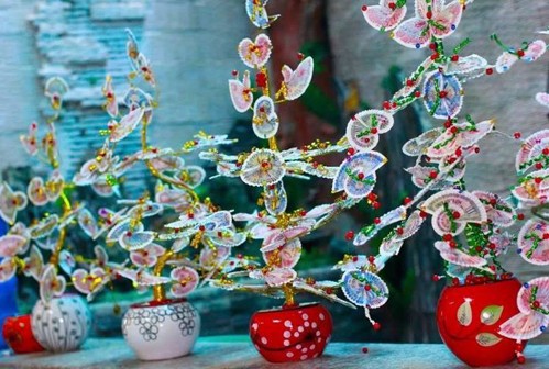 Cây tiền thật hút khách Cây tiền do cơ sở của anh Hoàng làm thủ công với giá từ 500.000 đến 1,6 triệu đồng.