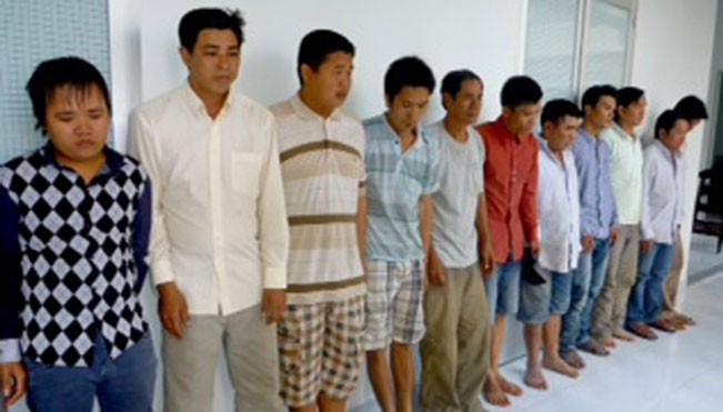Triệt phá trường gà, bắt giữ 74 con bạc Triệt phá trường gà, bắt giữ 74 con bạc
