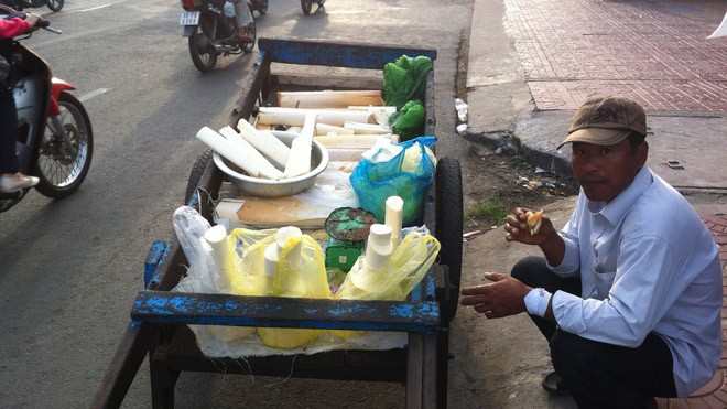 Bơ vơ kiếm tết trên đường phố Bơ vơ kiếm tết trên đường phố