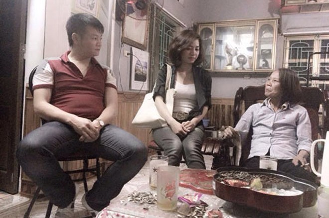 Văn Quyến chuẩn bị chọn ngày “đưa nàng về dinh“ Thúy Hằng và mẹ Văn Quyến trong ngày tết Giáp Ngọ