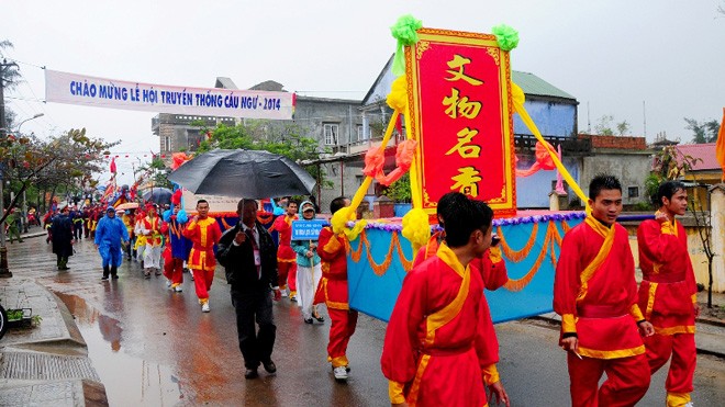 Về vùng biển xem lễ cầu ngư, câu “cá người” Về vùng biển xem lễ cầu ngư, câu “cá người”