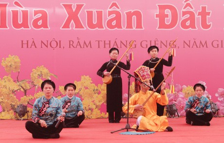 Bản giao hưởng hào hùng tình yêu Tổ quốc trong Ngày thơ VN Tiết mục biểu diễn trên Sân thơ truyền thống