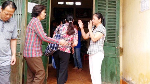 Câu trả lời khiếp người của “thần y” chữa bệnh bằng sờ Câu trả lời khiếp người của “thần y” chữa bệnh bằng sờ