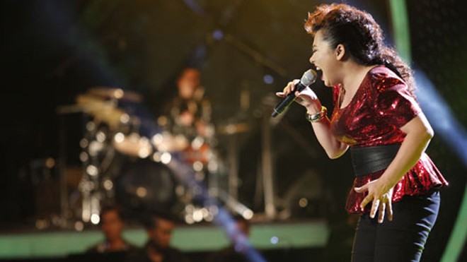 Thí sinh Idol non nớt, vụng về khi trình diễn Thí sinh Minh Thùy.