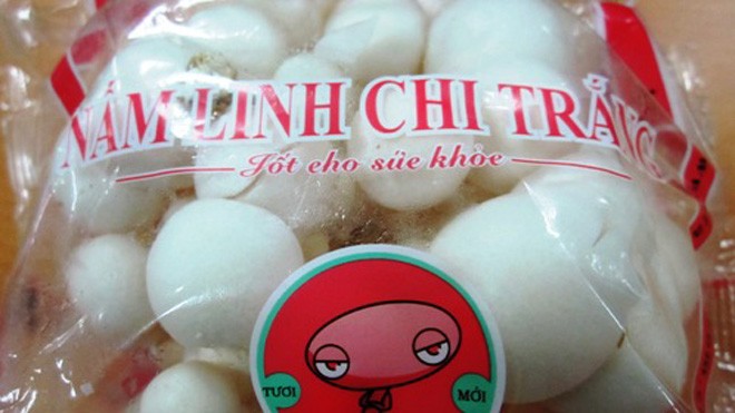 Nấm lạ giá rẻ bán đầy chợ TP HCM Nấm linh chi trắng có nguồn gốc từ Trung Quốc. Ảnh: Thi Hà.