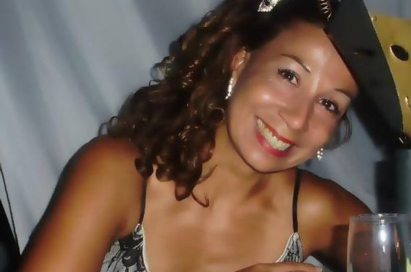 Tử vong vì nâng vòng 1 bằng Vaseline Cô Sonia Perez Llanzon đã tiêm kem dưỡng Vaseline vào ngực để tăng kích cỡ vòng 1.