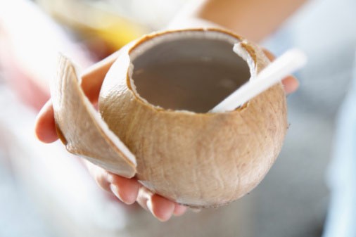 6 lợi ích sức khỏe khi bạn uống nước dừa Nước dừa còn rất tốt cho sức khỏe tổng thể của bạn. Ảnh minh họa