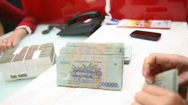 Lãi vay tiêu dùng cao như tín dụng đen Nhiều người vay xong mới “vỡ lẽ” phải trả lãi quá cao - Ảnh: Đào Ngọc Thạch