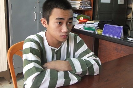 “Nếm trái cấm” đâu ngờ bạn gái nhí đã tỏ tường “chuyện ấy“ Đối tượng Nguyễn Phương tại cơ quan công an.