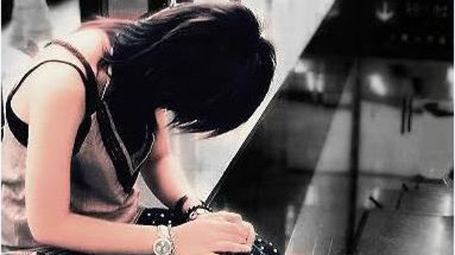 Gái trẻ bỏ chồng và hai con đi chơi 'đá' Ảnh minh họa