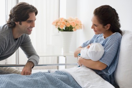 Trai nuôi vợ đẻ Ảnh minh họa