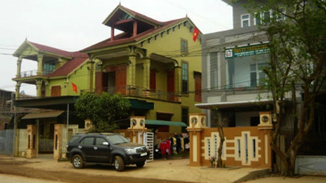 Tỉ phú... đất sét Chuyện nông dân ở xã Nghĩa Hoàn trở thành tỉ phú đã quá quen thuộc