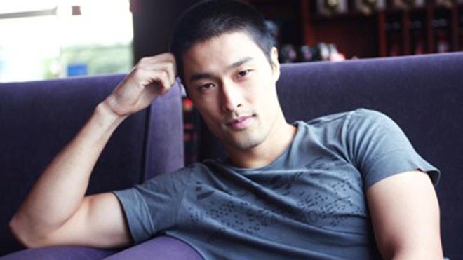 Johnny Trí Nguyễn: Đàn ông “tấn công” tôi nhiều hơn đàn bà Johnny Trí Nguyễn: Đàn ông “tấn công” tôi nhiều hơn đàn bà