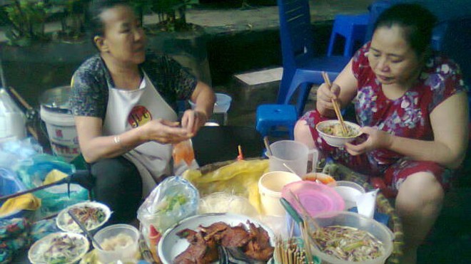 Lật tẩy 'tiểu xảo' làm nộm bò khô từ thịt thối Nộm bò khô là món quà vặt rất được nhiều người ưa thích.