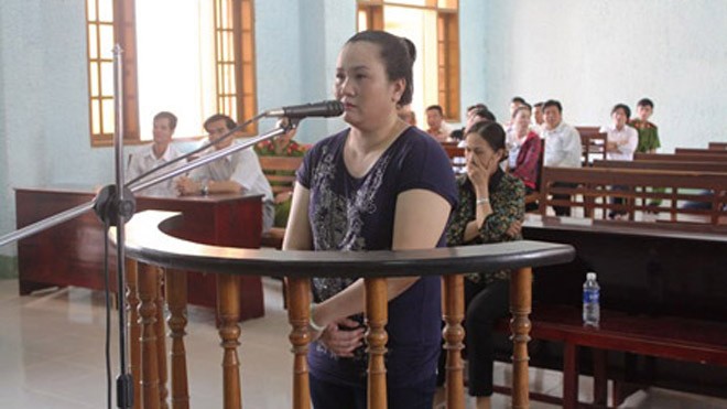 Truy vấn hối lộ ô tô 1,7 tỉ đồng cho nguyên Giám đốc Sở KHĐT Bị cáo Trần Quý Phượng khai mua ô tô theo gợi ý của ông Vinh. Ảnh: ĐÌNH VĂN.
