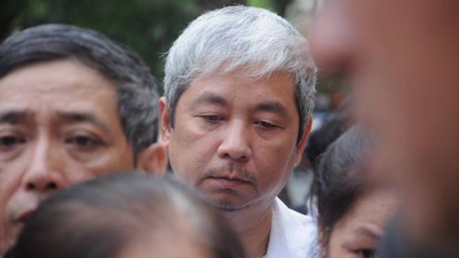 'Bầu' Cương bật mí thời trai trẻ của 'bầu' Kiên Ông Cương có ngoại hình hao hao giống anh trai Nguyễn Đức Kiên.