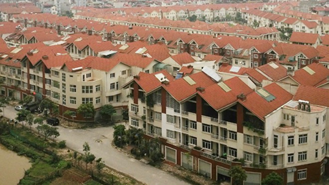 Đất đô thị như gà đẻ trứng vàng vào túi tư nhân Thị trường bất động sản kỳ vọng loại bỏ những bất cập khi Luật Kinh doanh bất động sản sửa đổi được thông qua. Ảnh: VnExpress