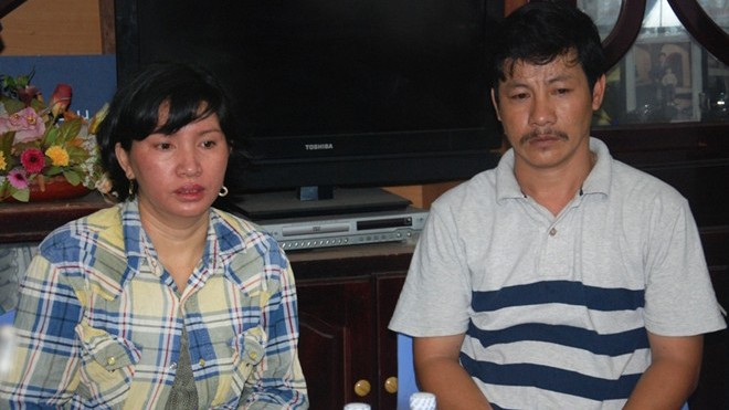Tàu cá của ngư dân bị Trung Quốc đâm chìm thế nào? Vợ chồng ông Vốn bàng hoàng khi con tàu tiền tỷ bị chìm xuống biển.