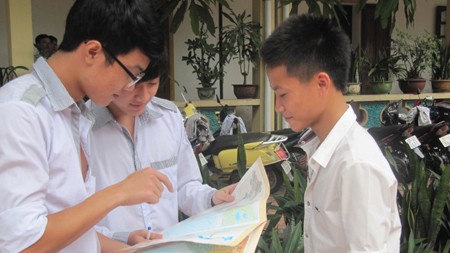 Nhiều hội đồng thi tốt nghiệp: Hơn chục cán bộ phục vụ 1 thí sinh Thi tốt nghiệp THPT năm nay, thí sinh được quyền lựa chọn môn thi.