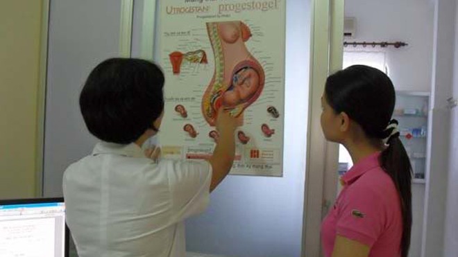 Khi 'vùng kín' mắc bệnh Tư vấn phụ khoa kế hoạch hóa gia đình cho chị em phụ nữ để nâng cao kiến thức phòng bệnh.