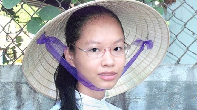 Thí sinh từ chối vào thẳng đại học rất tự tin Em Huyền thuộc dạng thí sinh khiếm thị được tuyển thẳng vào đại học, nhưng bây giờ mắt đã sáng nên em quyết định dự thi vào ngành tiếng Nhật và ngành đàn Tam thập lục